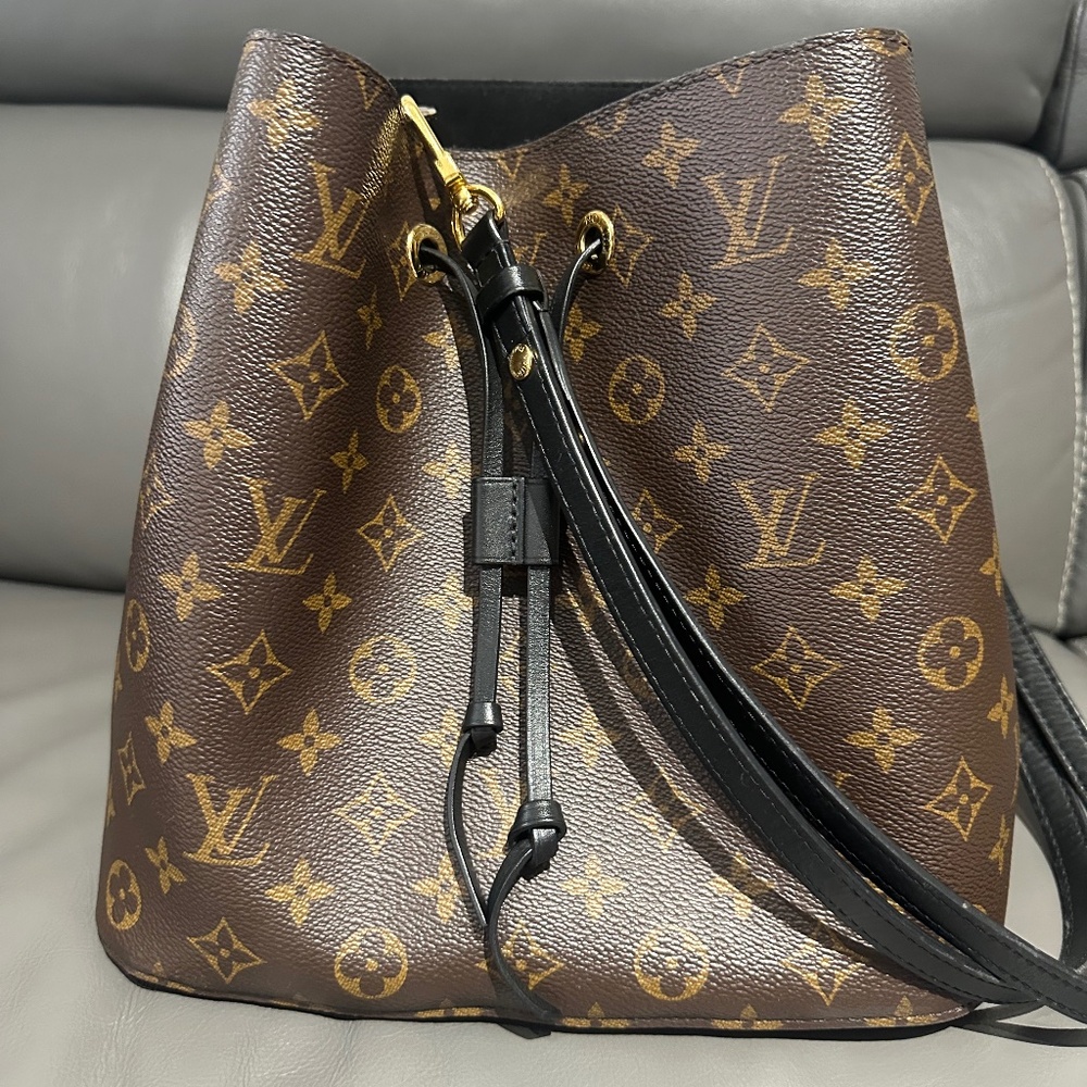 Louis Vuitton Nenone MM